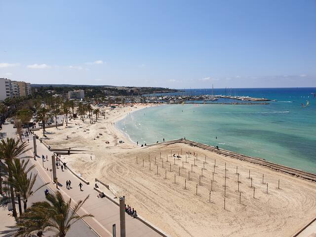 Apartment in front of the sea