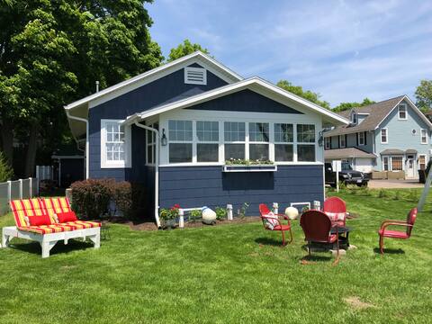 5 Star Gorgeous Lakefront Cottage on Delavan Lake