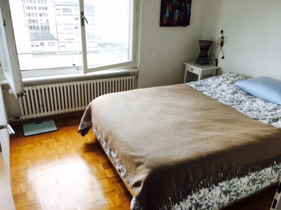 Queen size bed