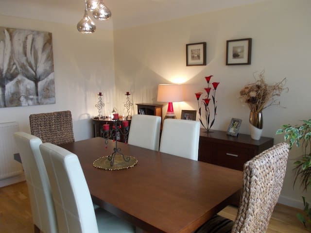 Entire House - Formby (6)