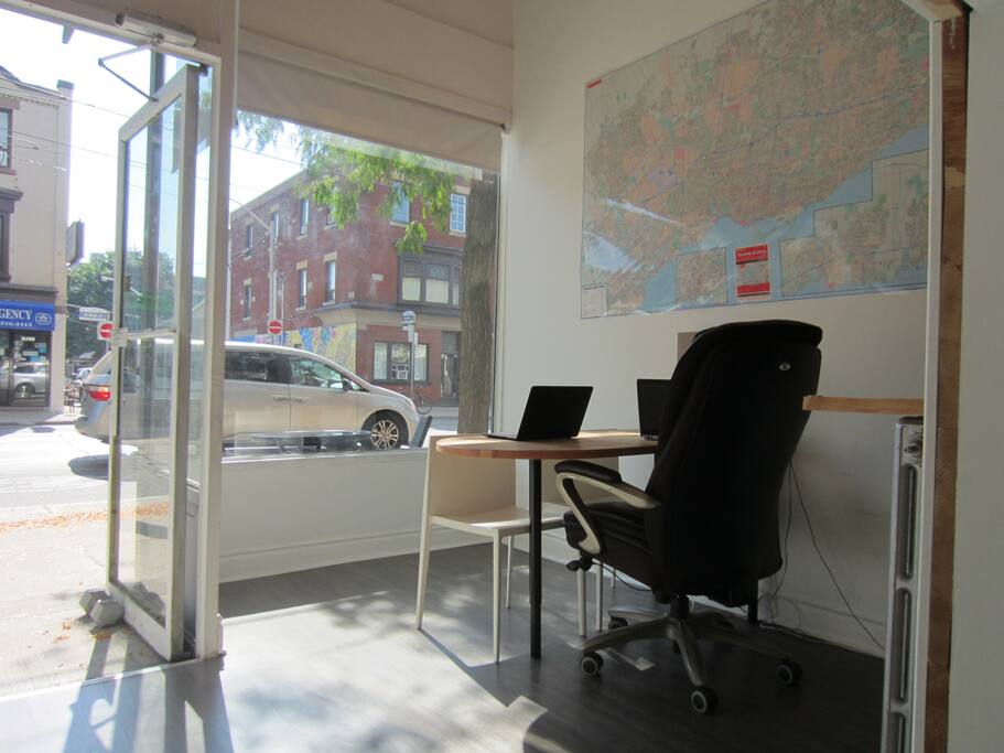 The large window in the front provides plenty of natural light and a great view of college street. Not a people watcher? Just pull down the blinds to block out the light and give you your privacy.