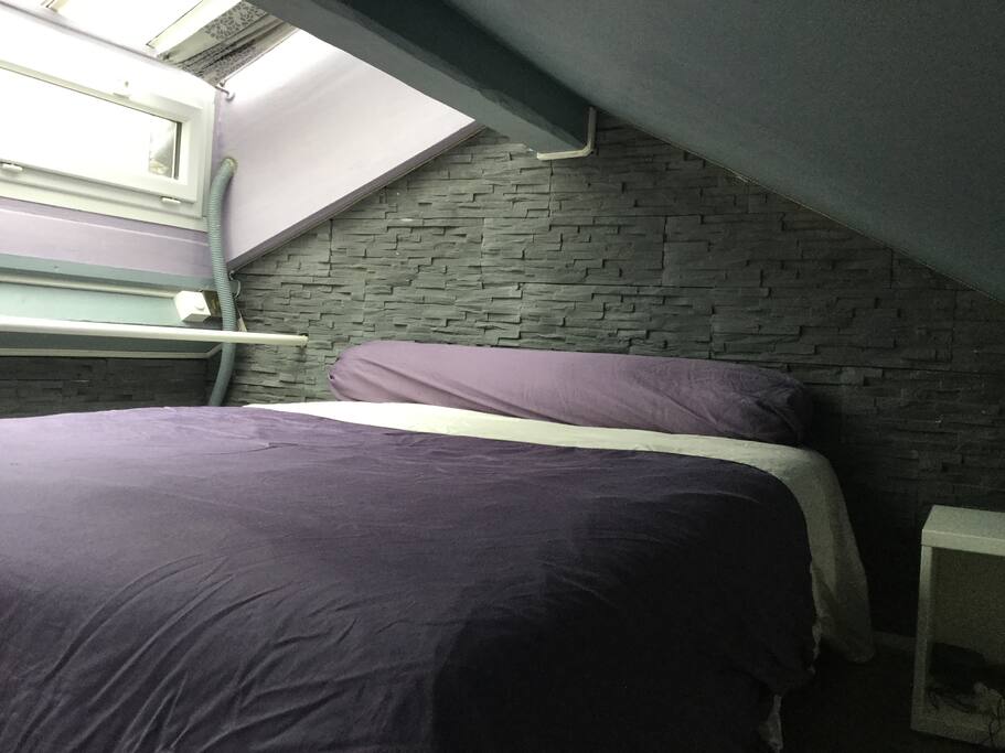 Une grande chambre sous les étoiles