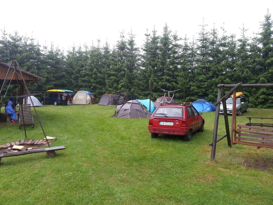 miejsca na namioty, miejsce na ognisko, grill