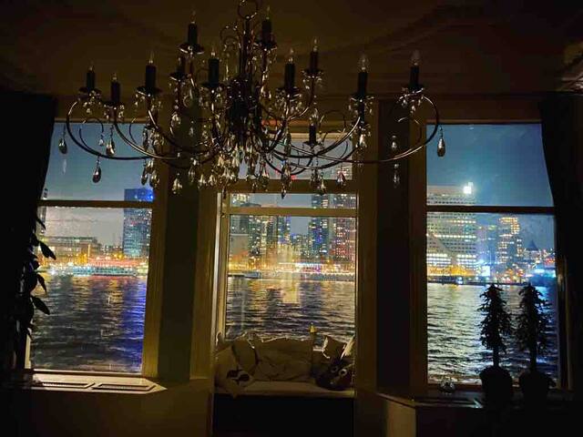 Authentic, comfy appt with a stunning river-view