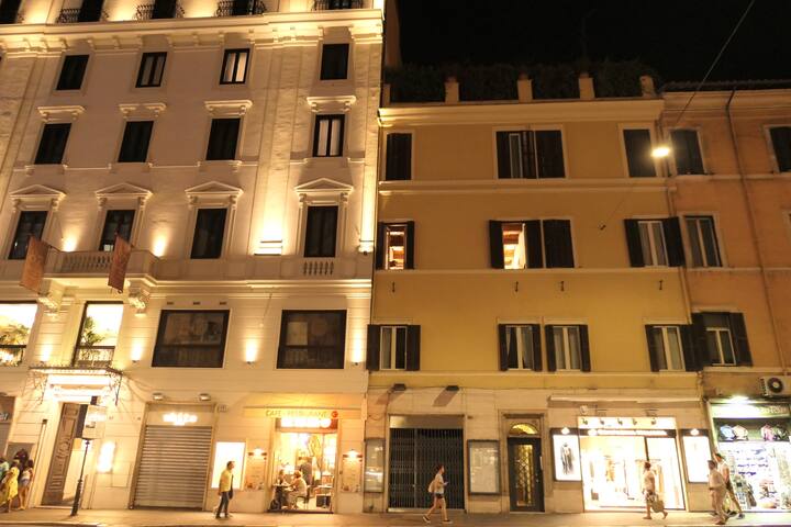 7p. – 3rd floor – In The Heart Of Rome gallery image 2