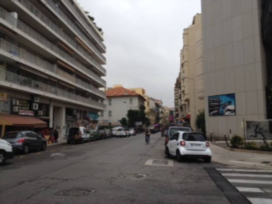 Une rue commerçante