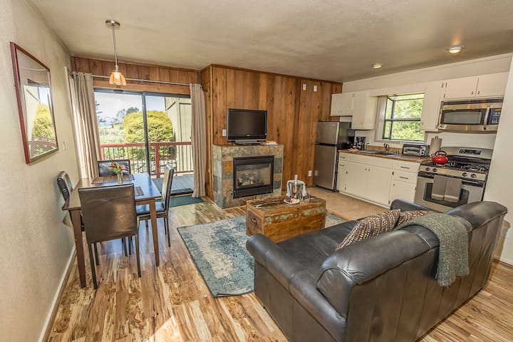 Ignacio Cottage :: Two Story Family Cottage - Mendocino, CA