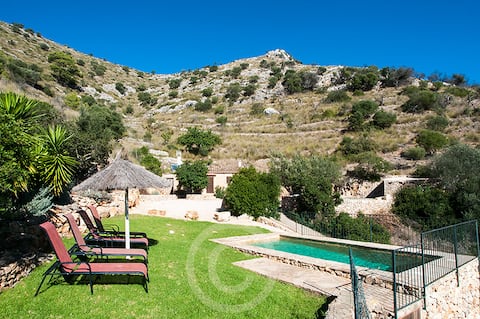 Successful Airbnb property: Wonderfully located little Finca in Illes Balears