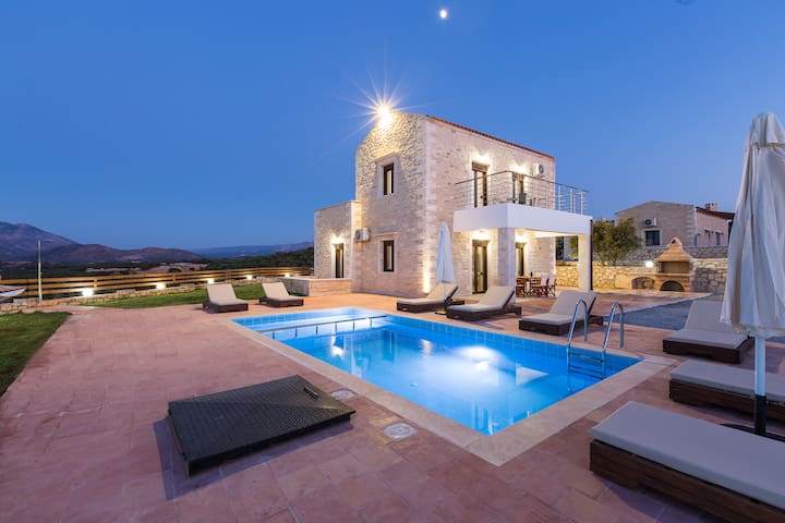 Dimokritos Villa IV, a homestay experience