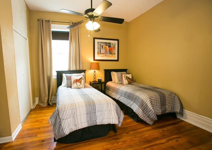 Second bedroom - Brand-new twin XL beds convert to a king if desired.