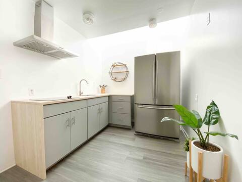 Stainless steel appliances, samsung appliance, whirlpool appliances, appliance, appliances, home appliances, kitchen appliances, refrigerator, refrigerators, viking refrigerators, wine cooler, range, oven, cook top, refrigerator freezer. studio city los angeles vacation