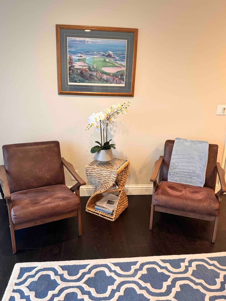 Charming & Cozy Ocean View Carmel Getaway - Carmel-by-the-Sea, CA