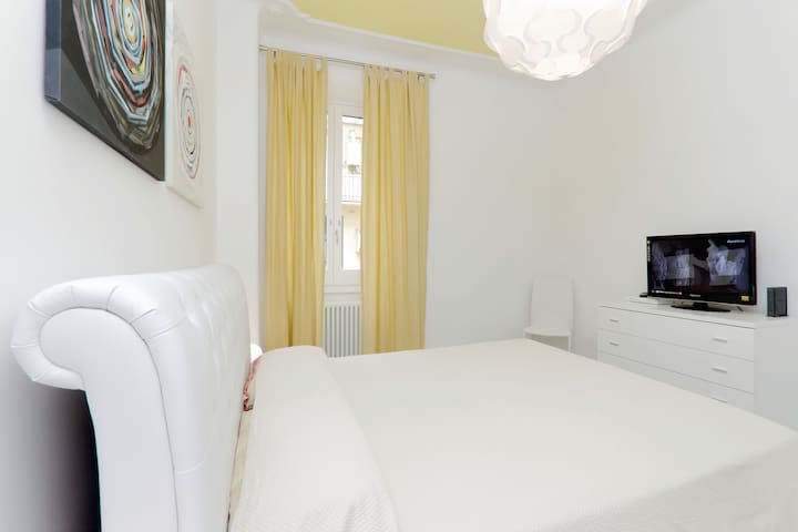 Rome Colosseum Flat 3B/2Baths WIFI gallery image 3