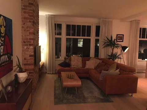 Spacious renovated apartment (100m2) in Blijdorp