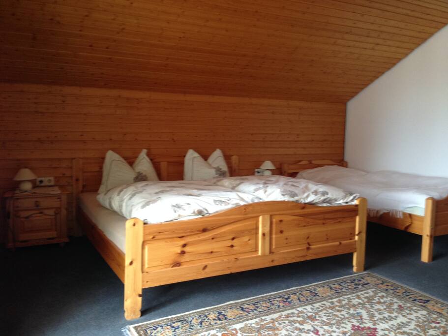 Schlafzimmer 1