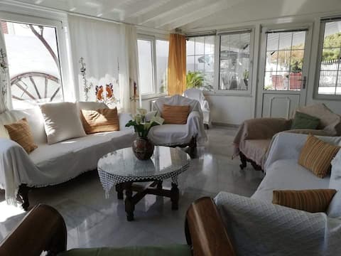 Top Airbnb: Few steps from the beach family friendly house in Δήμος Κρωπίας