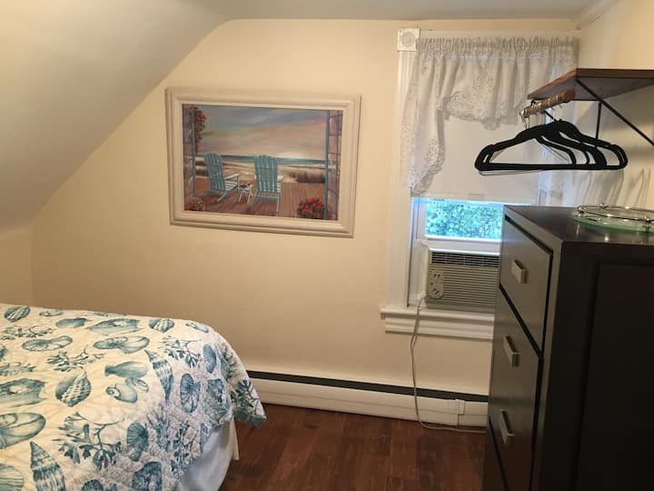 ห้องนอนชั้น 3 เตียงควีนไซส์