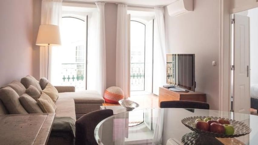 ☆ Duplex ☆ with amazing Tagus river view rooftop gallery image 3