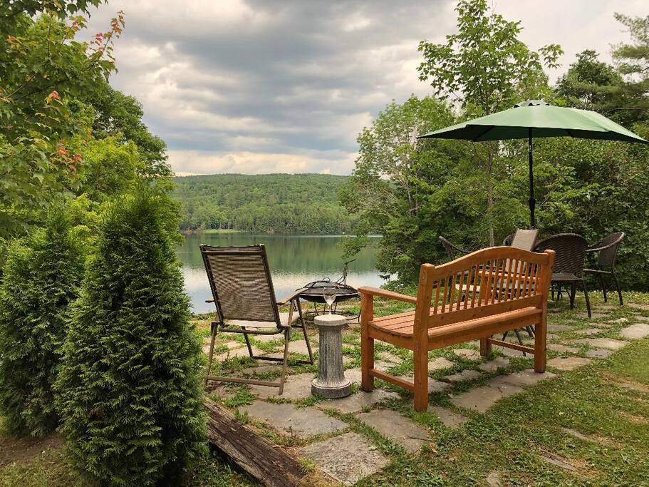 A Vermont Gem on the Shore of Silver Lake Houses for Rent in Barnard