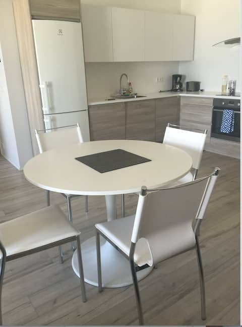 New Apt in the heart of RVK with stunning view!