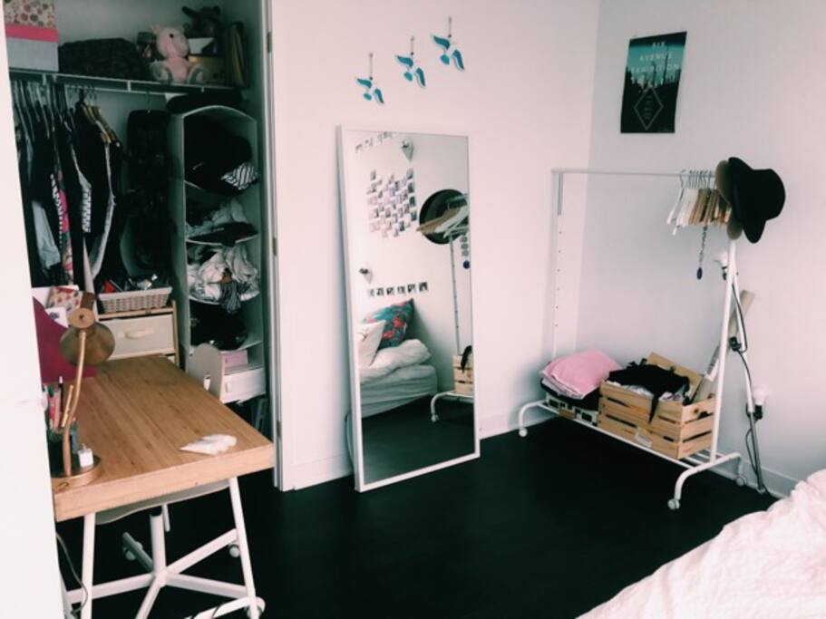 Private bedroom, desk
