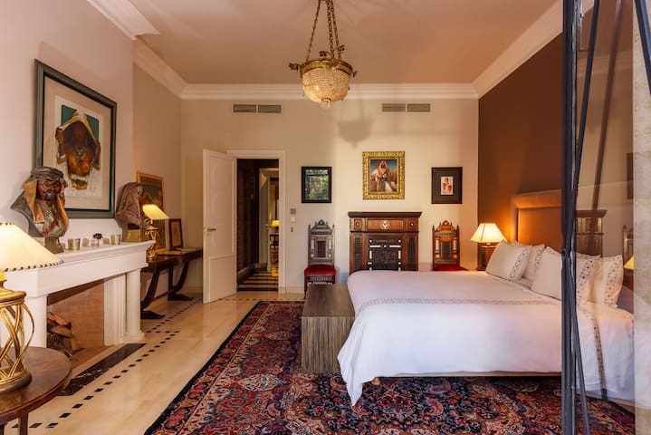 Platinum 2 by DM Suites managed Airbnb listing 1