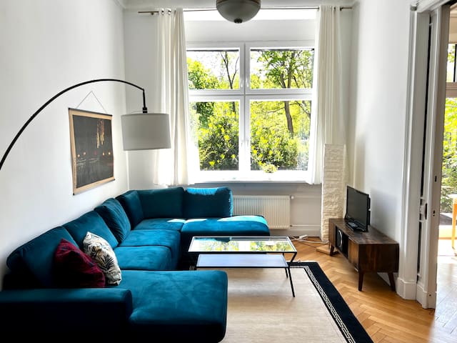 Spacious family-friendly apartment opposite park