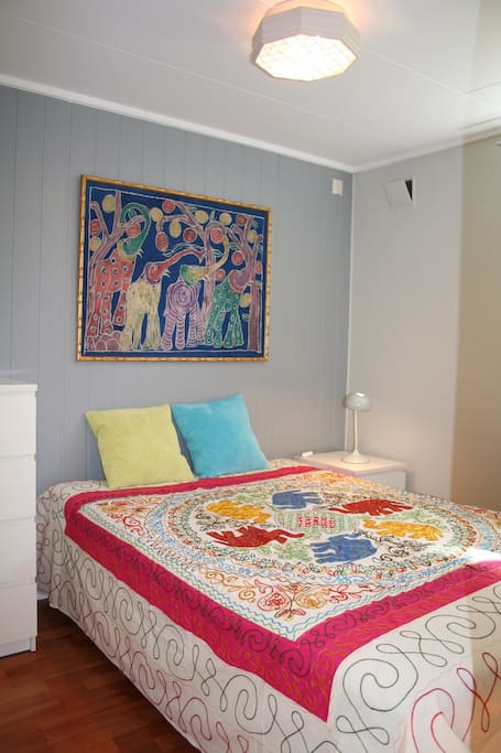 Bedroom with 140cm IKEA bed (bought 2017)