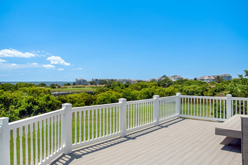 R24: Birdies & Bogeys | Top Level Deck with Views