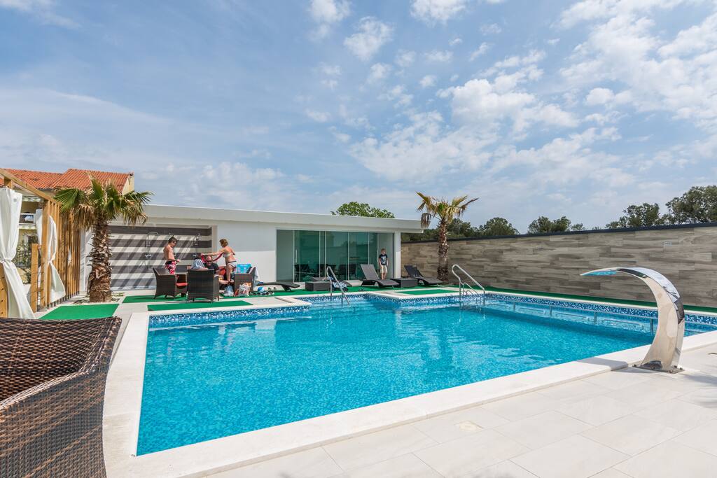 swimming pool