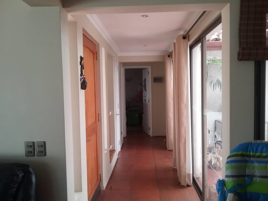 Pasillo que conecta linving comedor con dormitorios