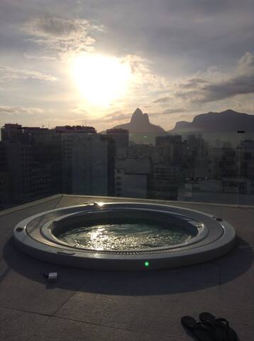 Incredible 3 floor modern penthouse gallery image 2