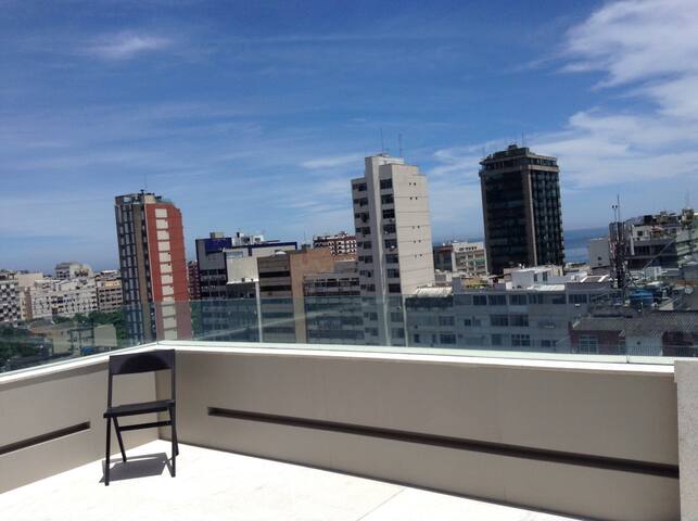 Incredible 3 floor modern penthouse gallery image 4