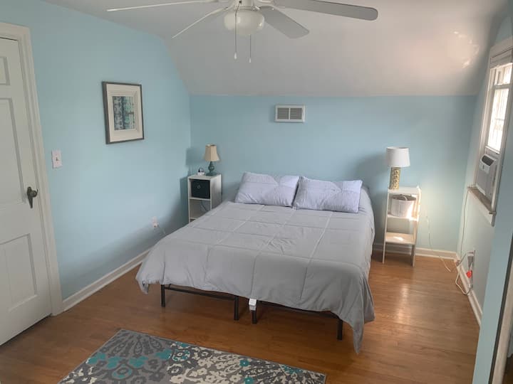 Dhoma e gjumit 3: queen - lart