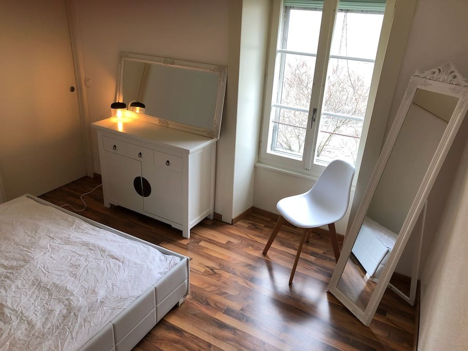 Chambre à coucher 1/2 avec salle de bain
