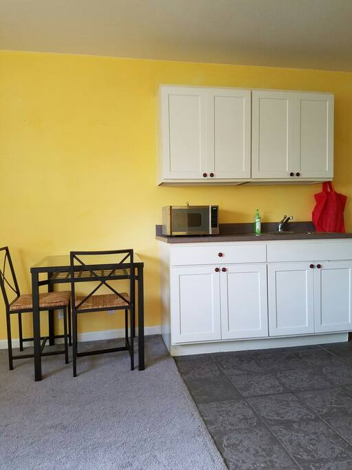 Dining area and sink for lounging at home