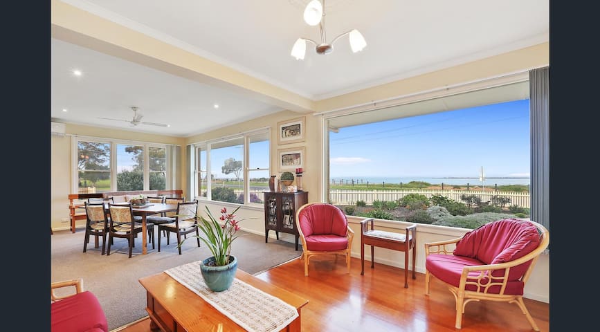 Luxury Waterfront Stay next Geelong Avalon Airport