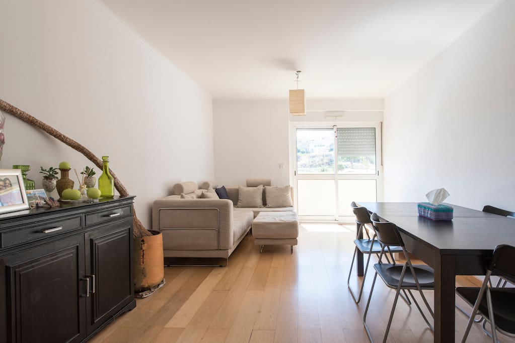 Sitting room/dining space