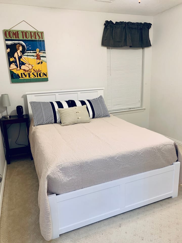 Bedroom #3: Full bed with a pull-out twin trundle and a walk-in closet.