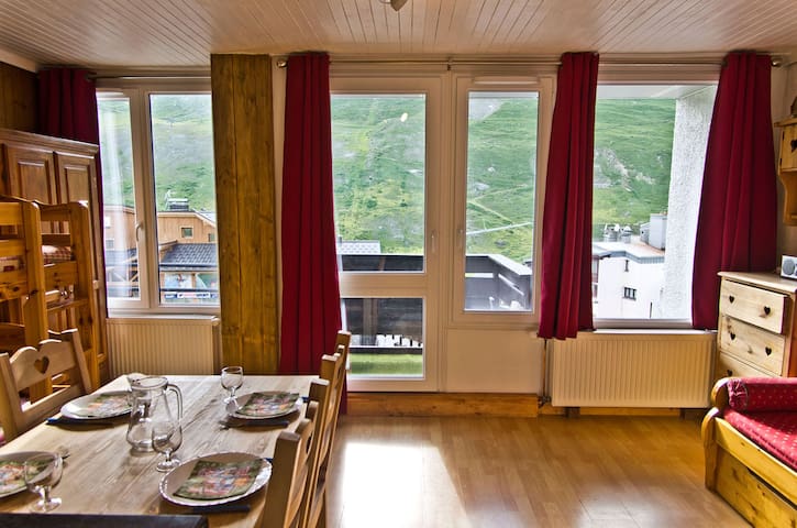 Ski apartment for 4 people in Tignes Val Claret