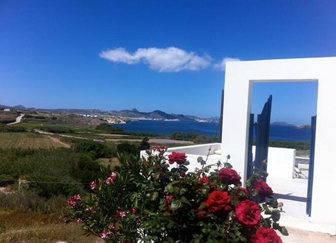 Fylakopi Sea View Villa gallery image 5