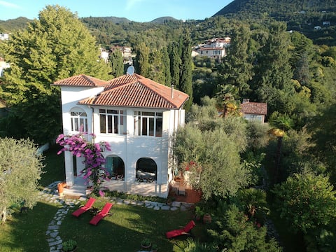 Luxurious Villa w. Garden, 180° Lake View, Office