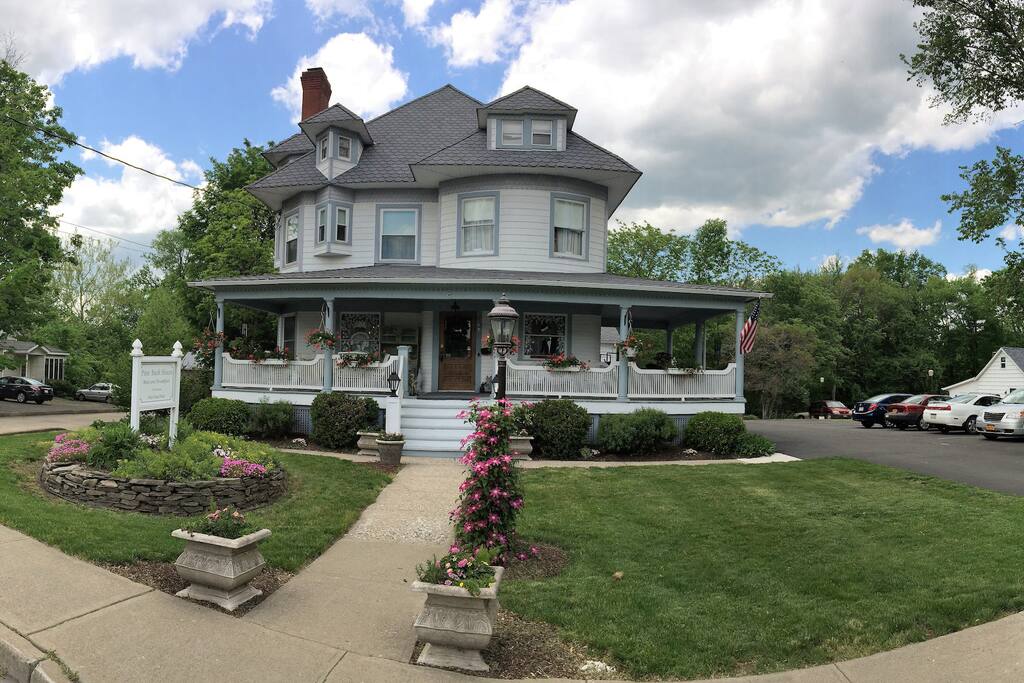 We are within strolling distance of many restaurants and shops!