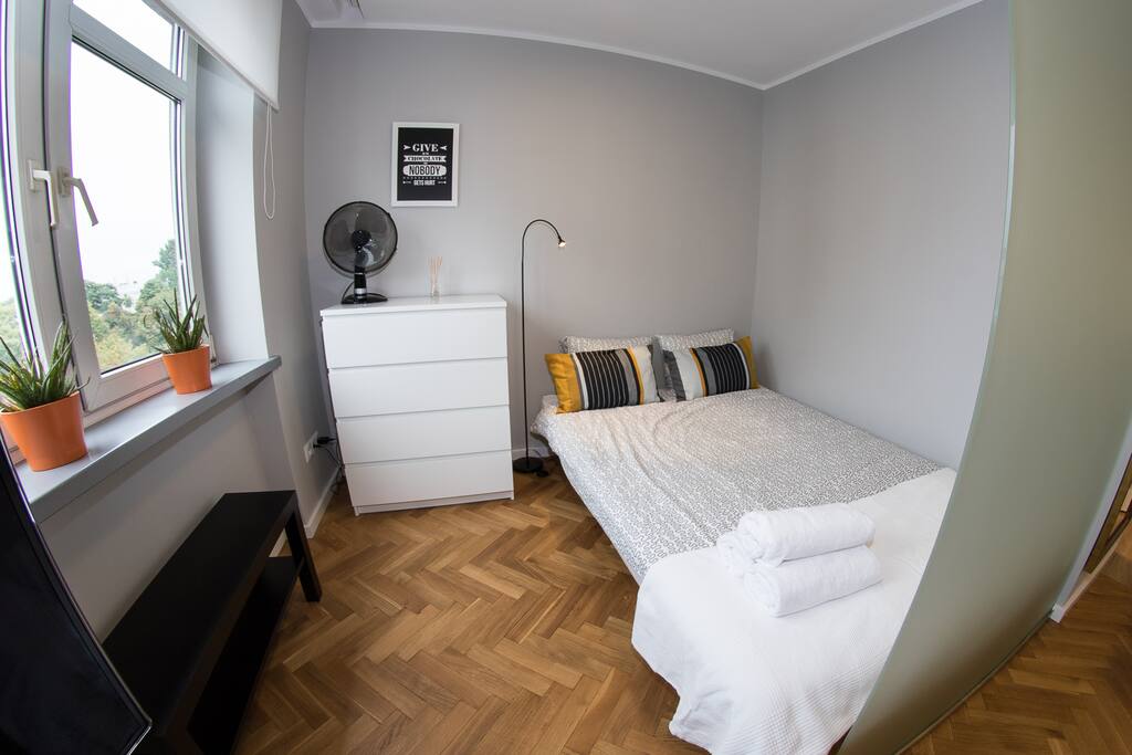 Double bed (140 cm)
