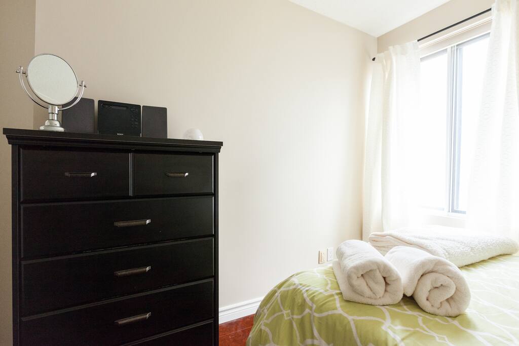La chambre d'invités / The guest bedroom