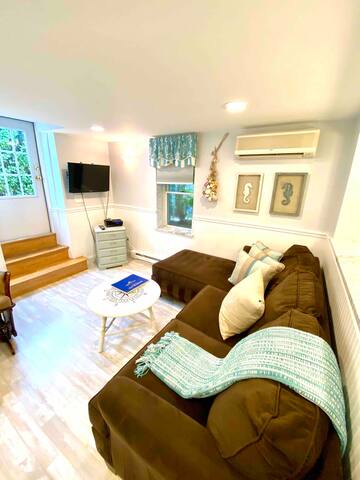 Beach Home with Roof Deck across from Easton beach gallery image 3