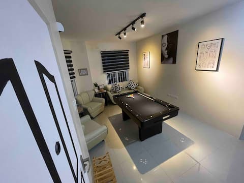 Anina’s Crib is a cozy Pool villa in Angeles City