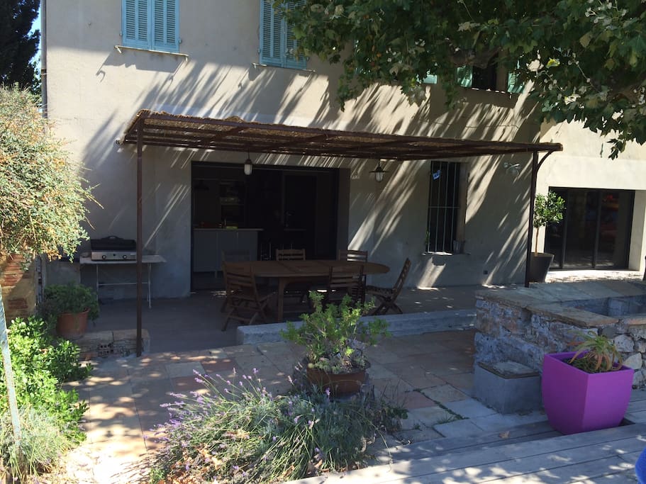 Repas sous pergola