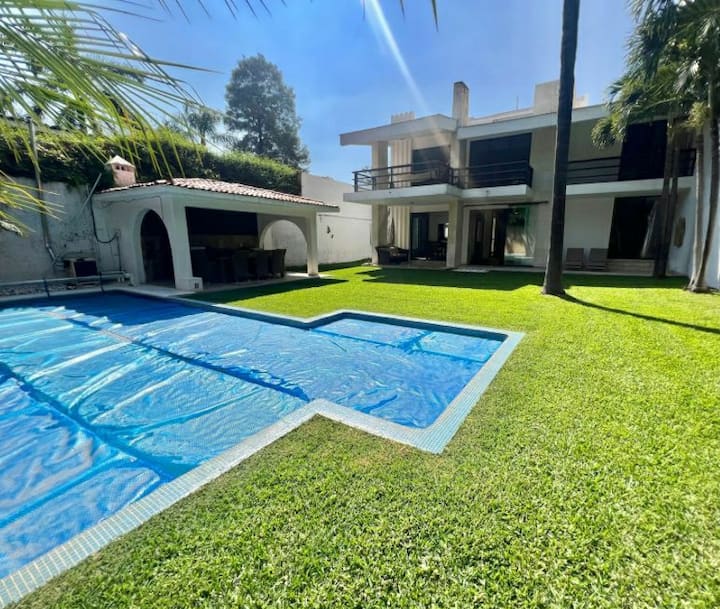 Moderna Con Alberca Y Vigilancia En Zona Dorada - Cuernavaca