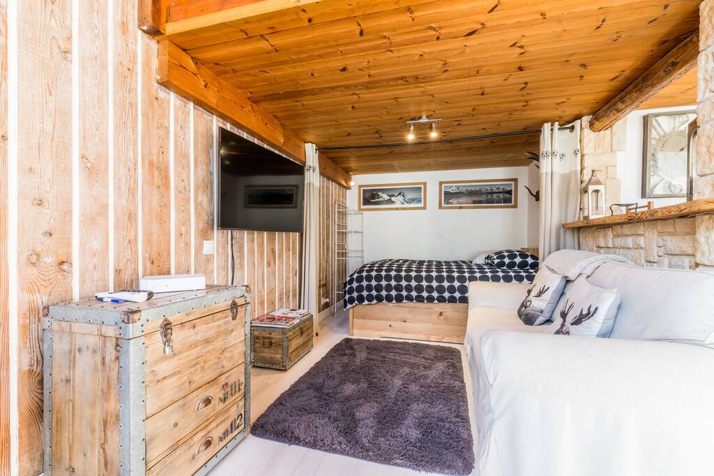 Sleeping corner in a mountain style